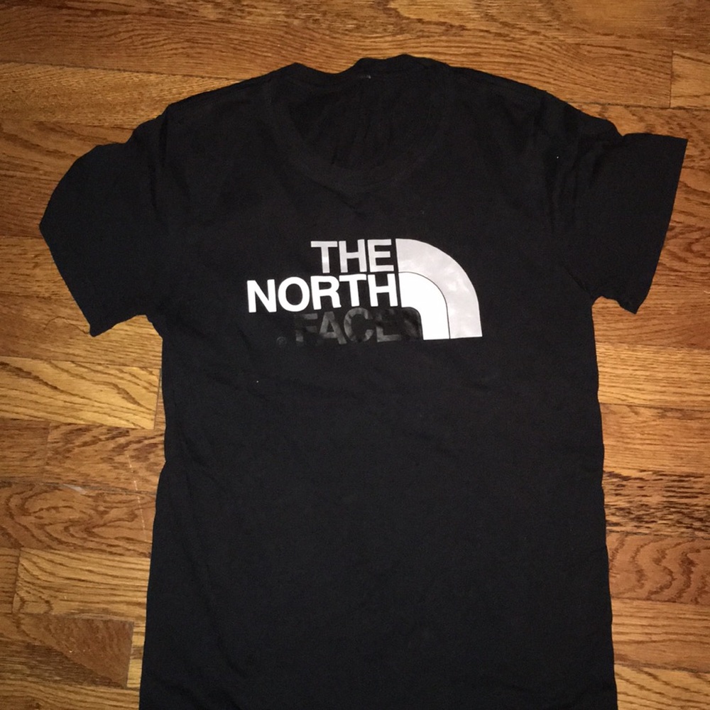 Size Small North Face Tee